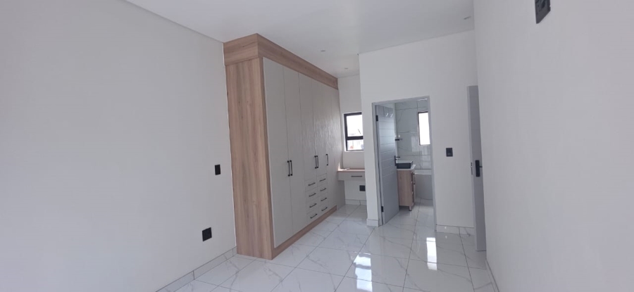 To Let 3 Bedroom Property for Rent in Melodie North West